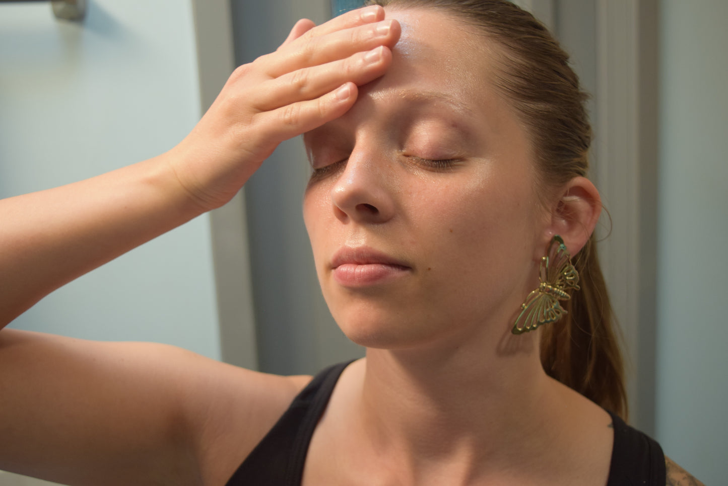 Applying Saving Face Serum to forehead, Apothecuryous