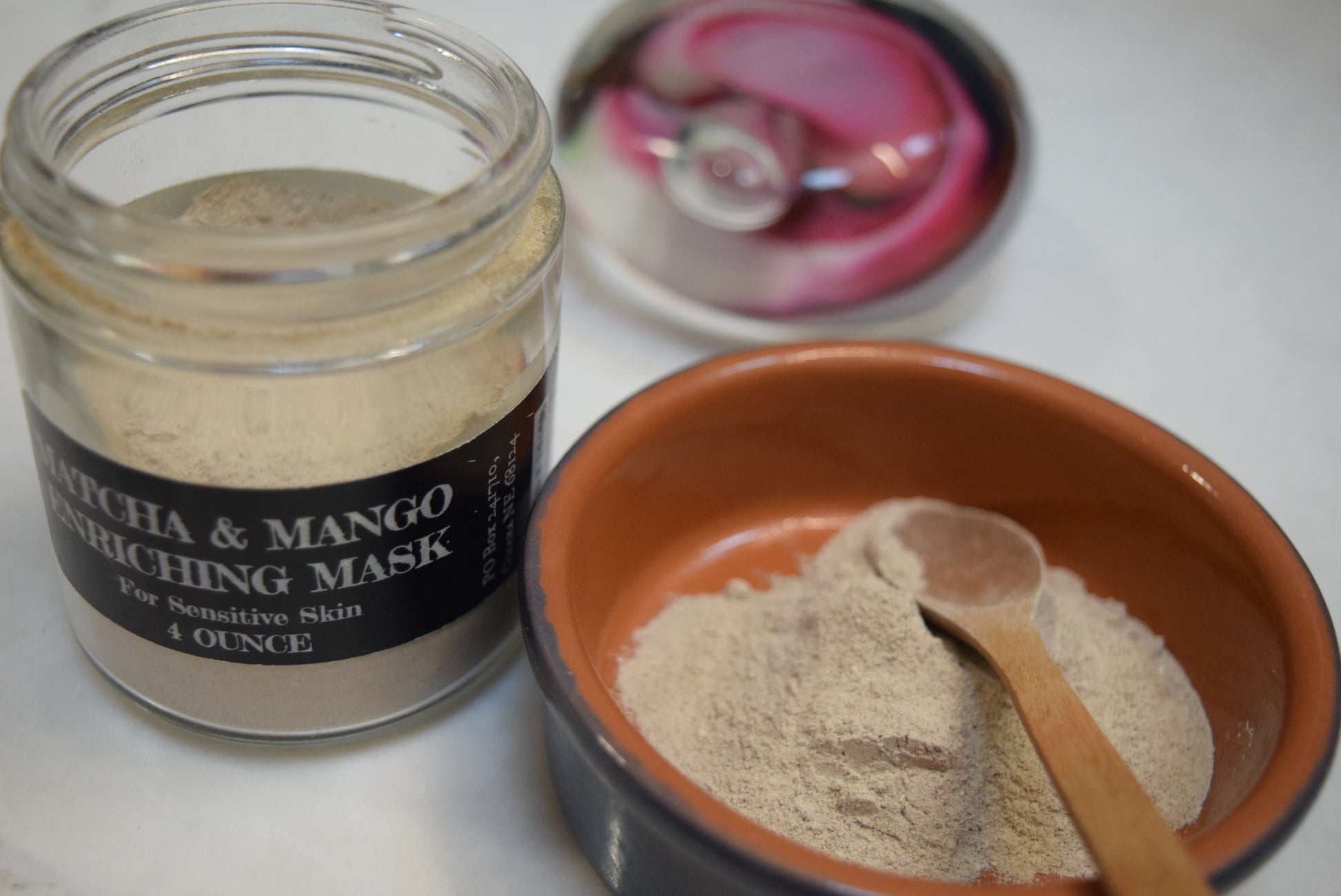 Preparing Matcha & Mango powder mask, Apothecuryous