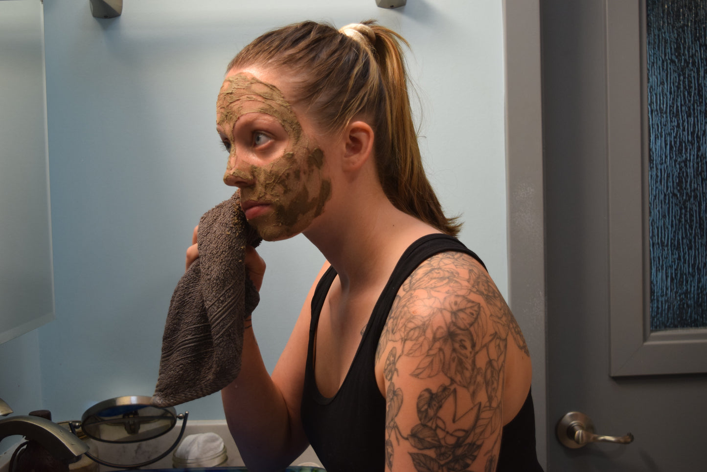 Removing Matcha & Mango mask with washcloth, Apothecuryous